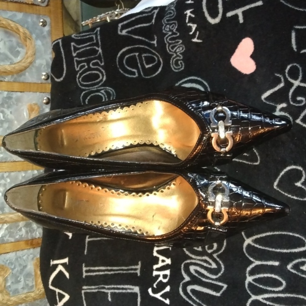 Women's black heels size 8 1/2